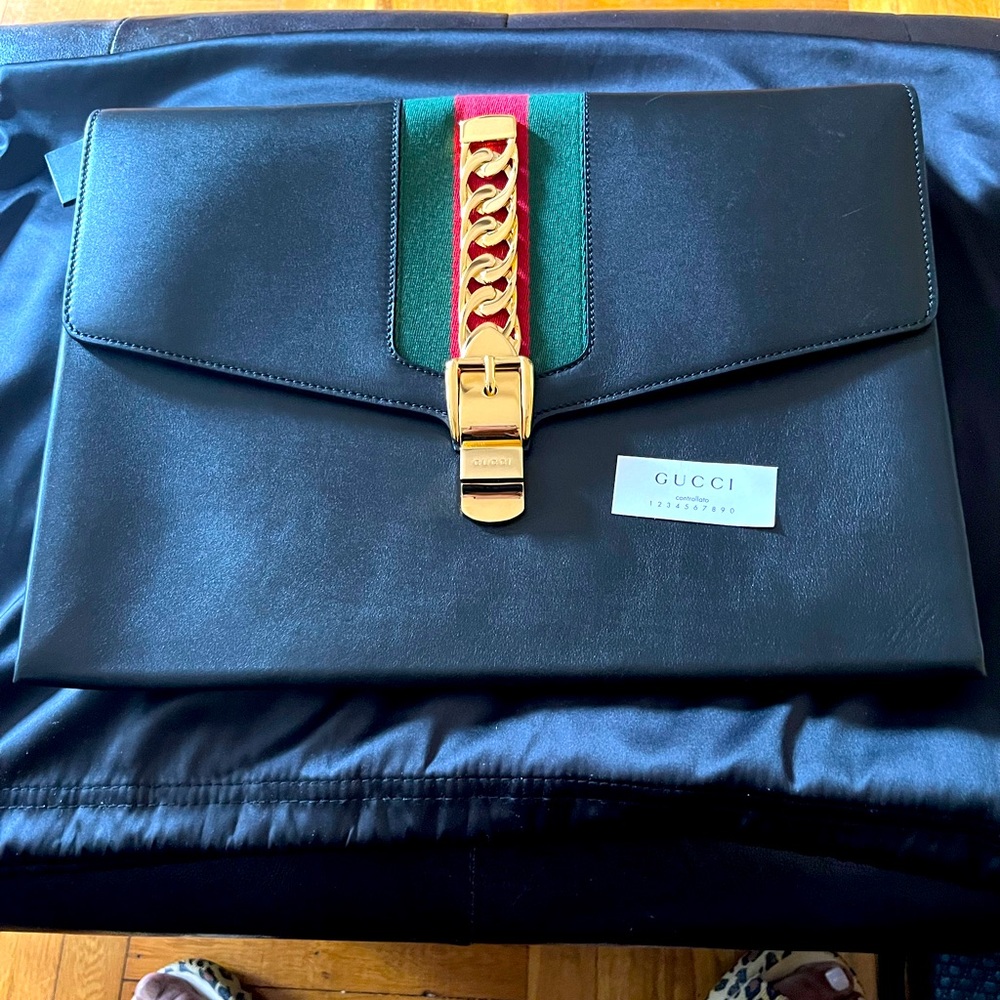 AUTHENTIC GUCCI Strapless Maxi Sylvie Leather Black Clutch Pre-owned 10in x 14in